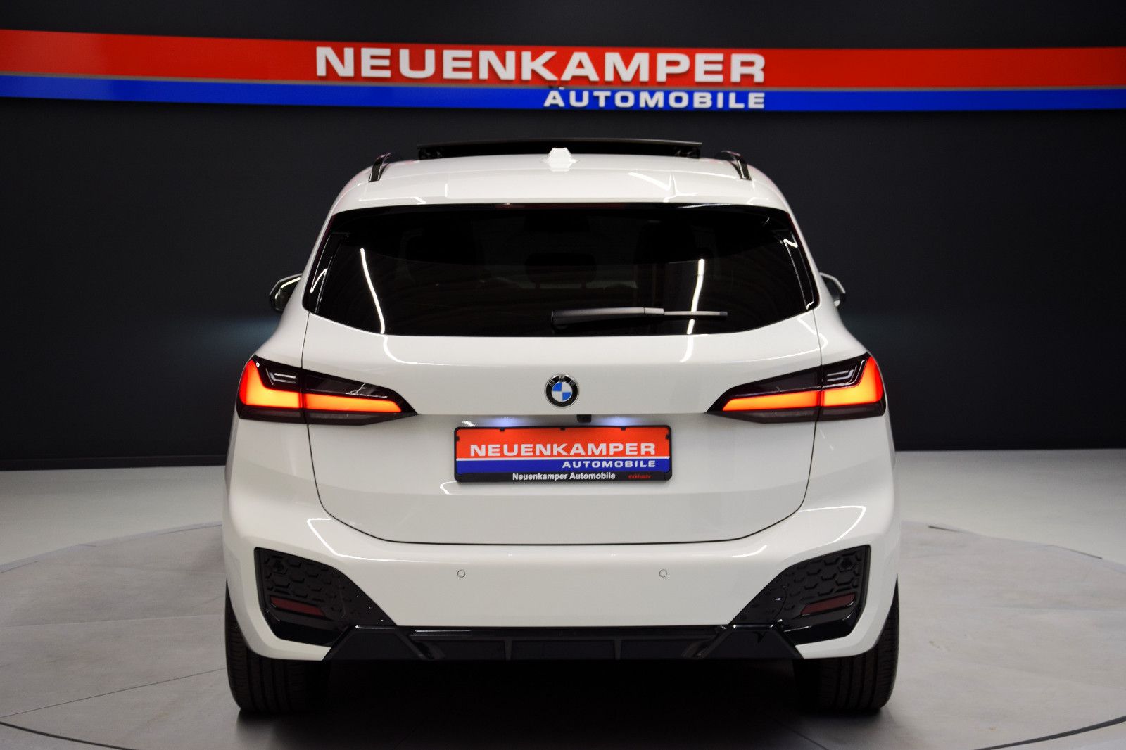 Fahrzeugabbildung BMW 223d Active Tourer xDrive M Sport Pano AHK HuD