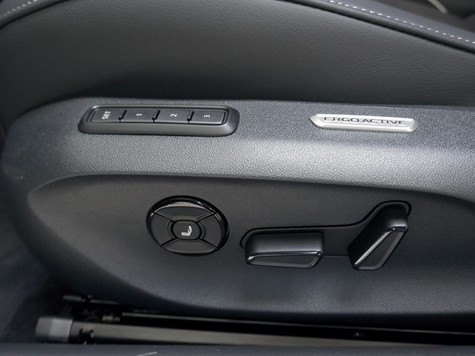 Fahrzeugabbildung Volkswagen Passat Business 2.0 TDI DSG | LED AHK RFK