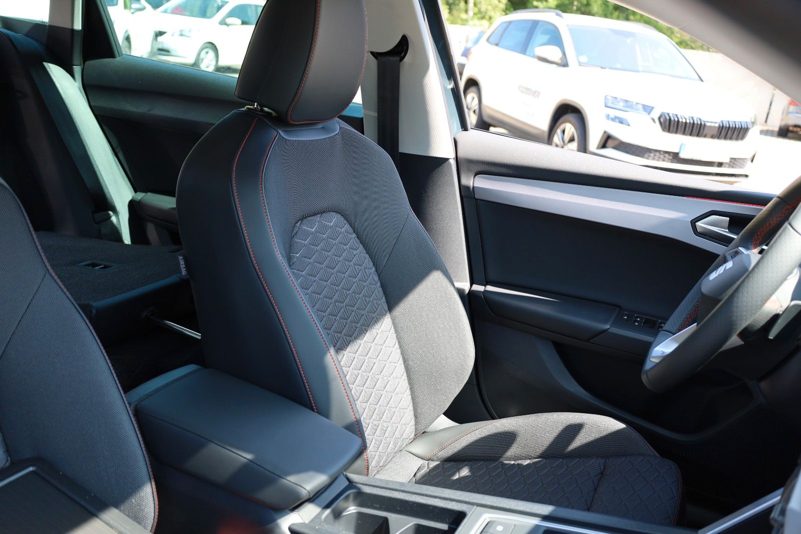 Fahrzeugabbildung SEAT Leon Sportstourer 1.5 eTSI FR *DSG *AHZV