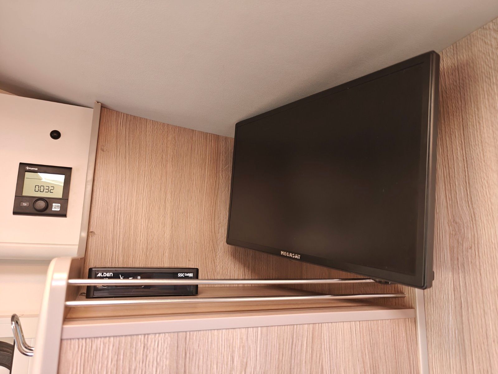 Fahrzeugabbildung XGO Dynamic 99 P + Hubbett, Solar, SAT, TV, Markise