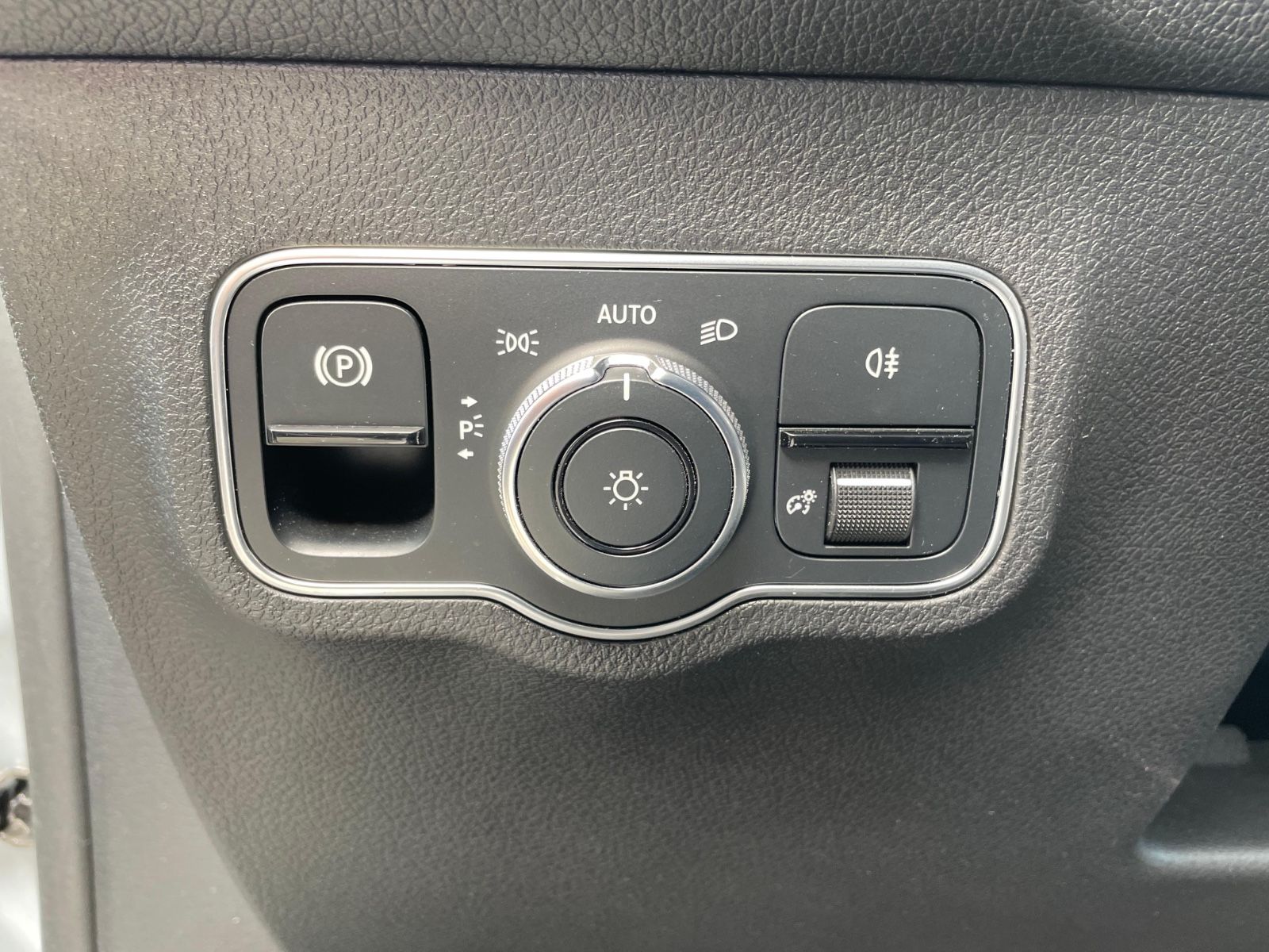 Fahrzeugabbildung Mercedes-Benz GLB 220 d |AMG|MBUX|Distr|Multibeam|AHK|Kamera