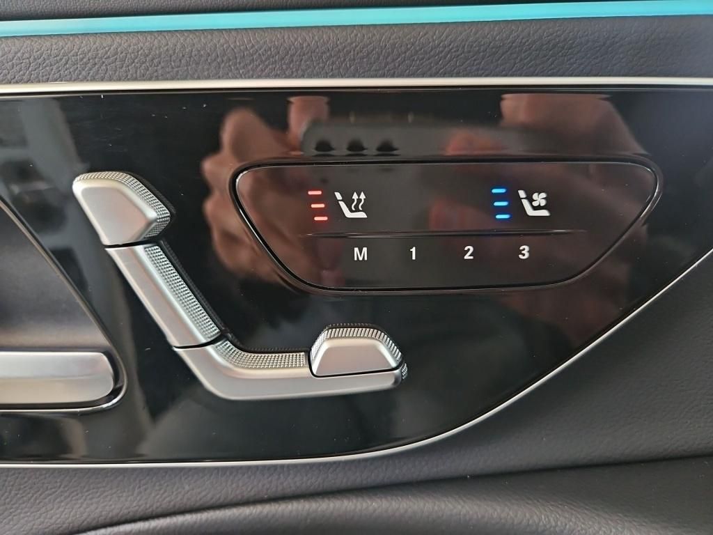Fahrzeugabbildung Mercedes-Benz E 450d 4M T-Modell +AMG+AHK+AIRMATIC+PANO+HEAD++