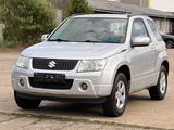 Suzuki GRAND VITARA TOP ZUSTAND 4X4 EURO5 KLIMA TÜV NEU - silberne Suzuki Grand Vitara