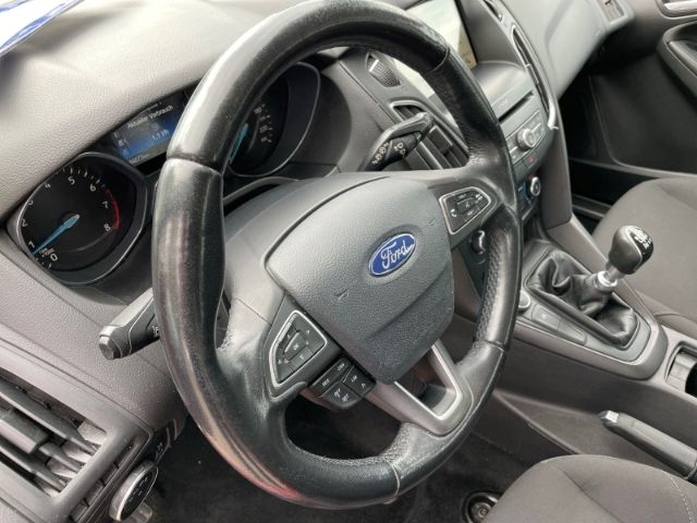 Fahrzeugabbildung Ford Focus 1.5 EcoBoost Xenon, Navi, Einparkhilfe, Kl