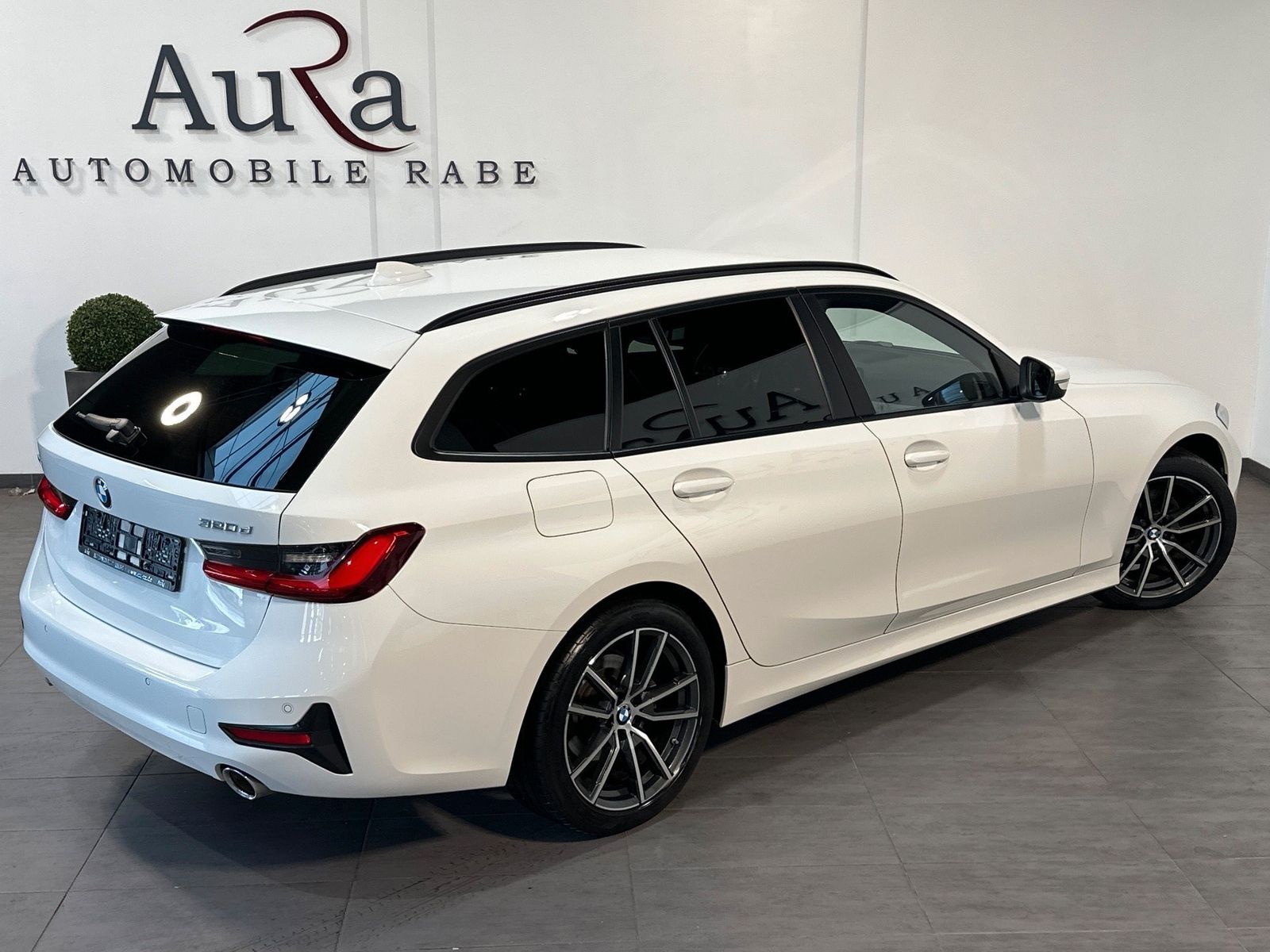 Fahrzeugabbildung BMW 320d Touring xDrive Advantage NAV+LED+AHK+18ZOLL