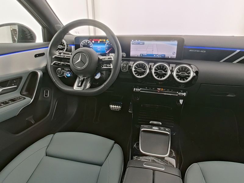 Fahrzeugabbildung Mercedes-Benz A 35 AMG 4M Limousine Aero+Pano+Night+Multibeam