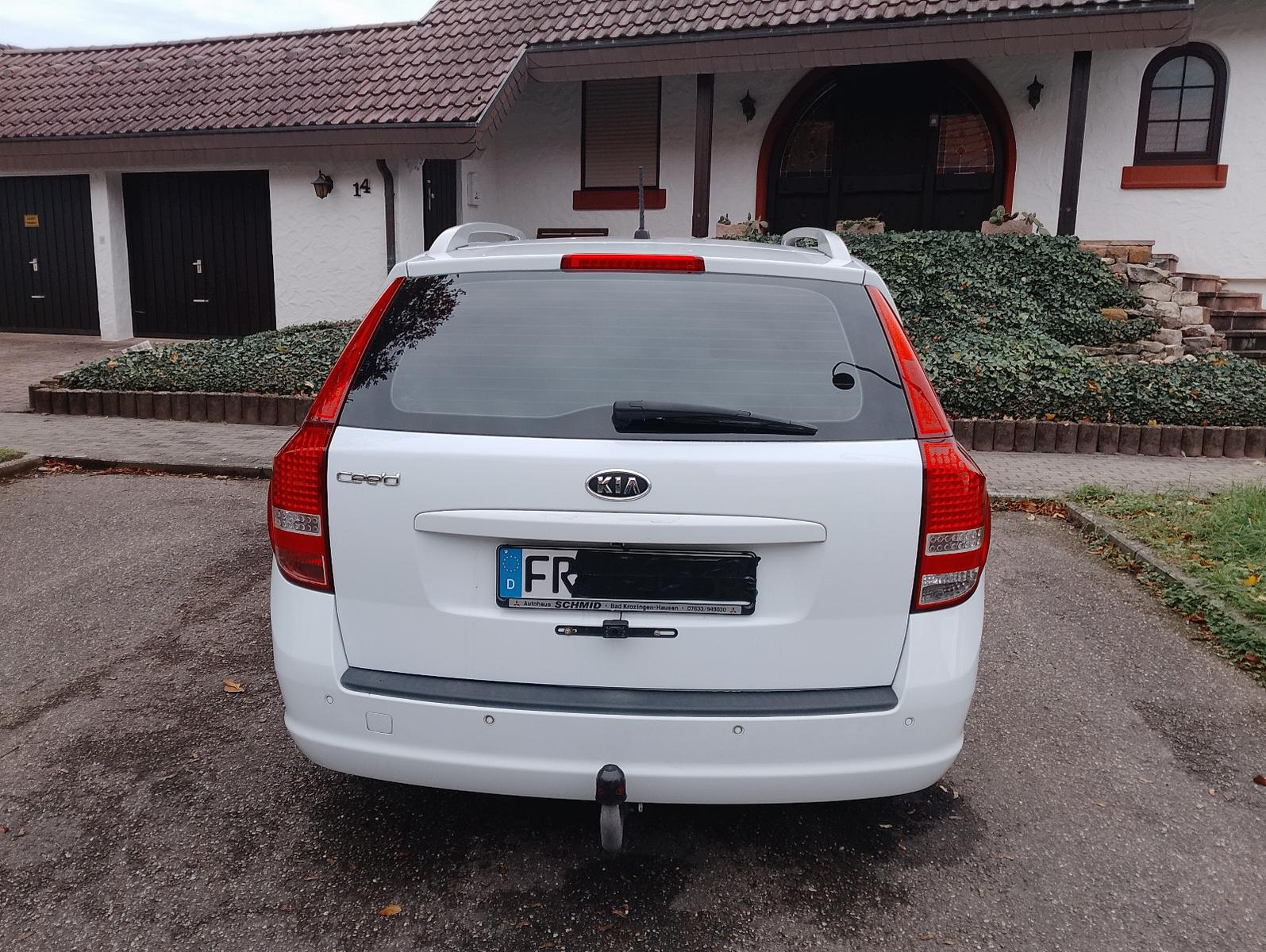 Kia cee'd 2011 — interior