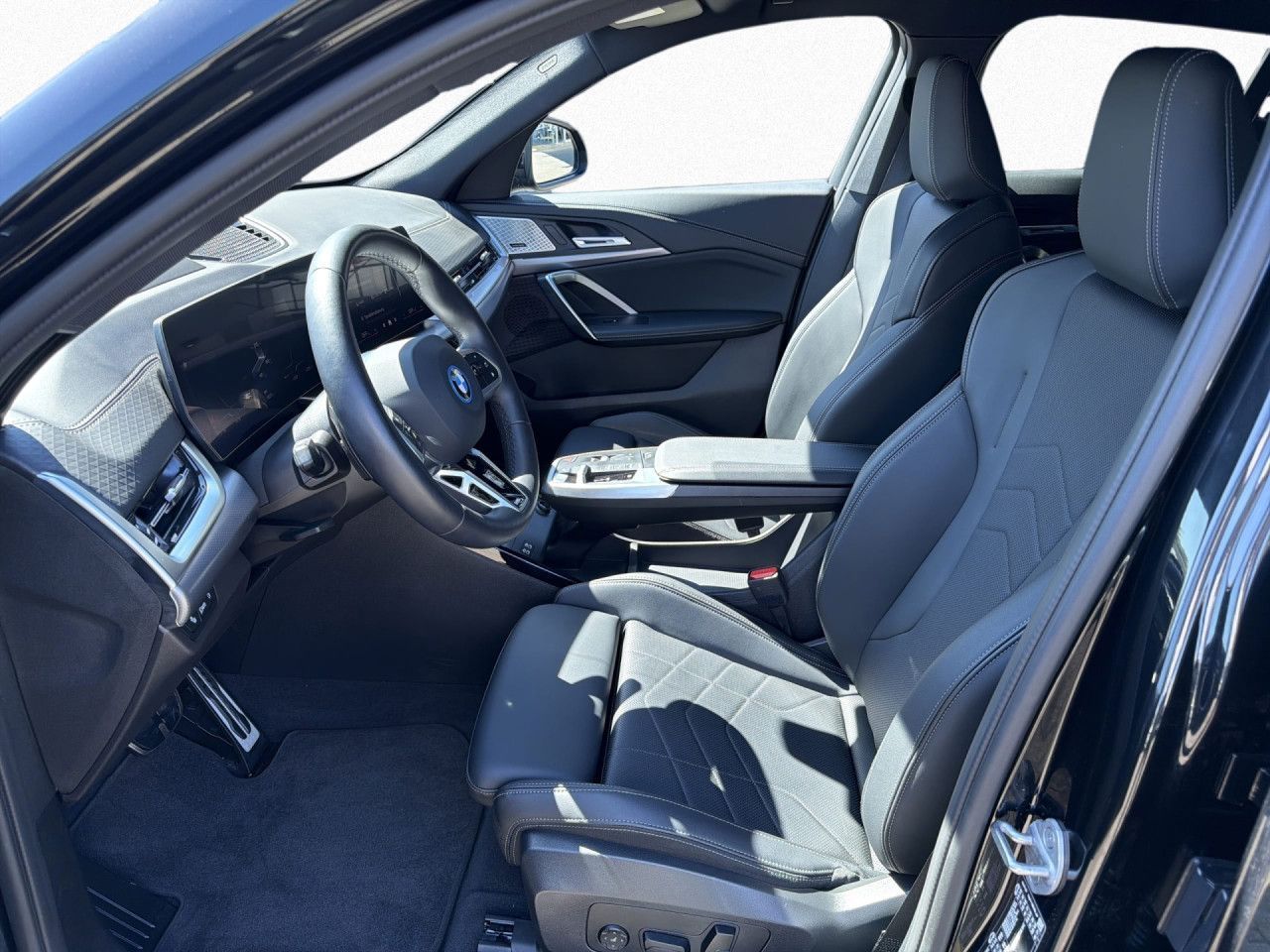 BMW iX2 - Bild 14