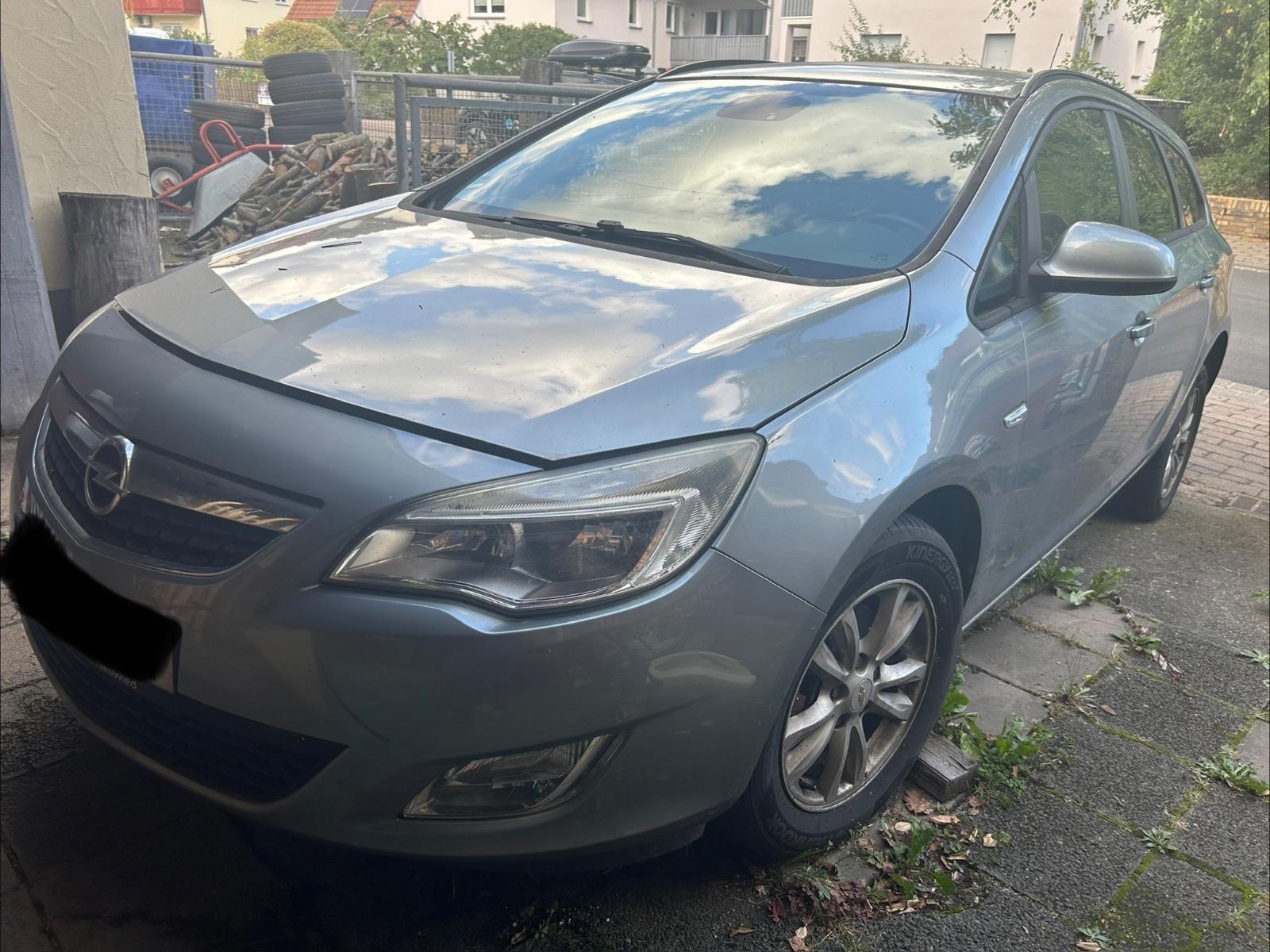 Opel Astra, 2011