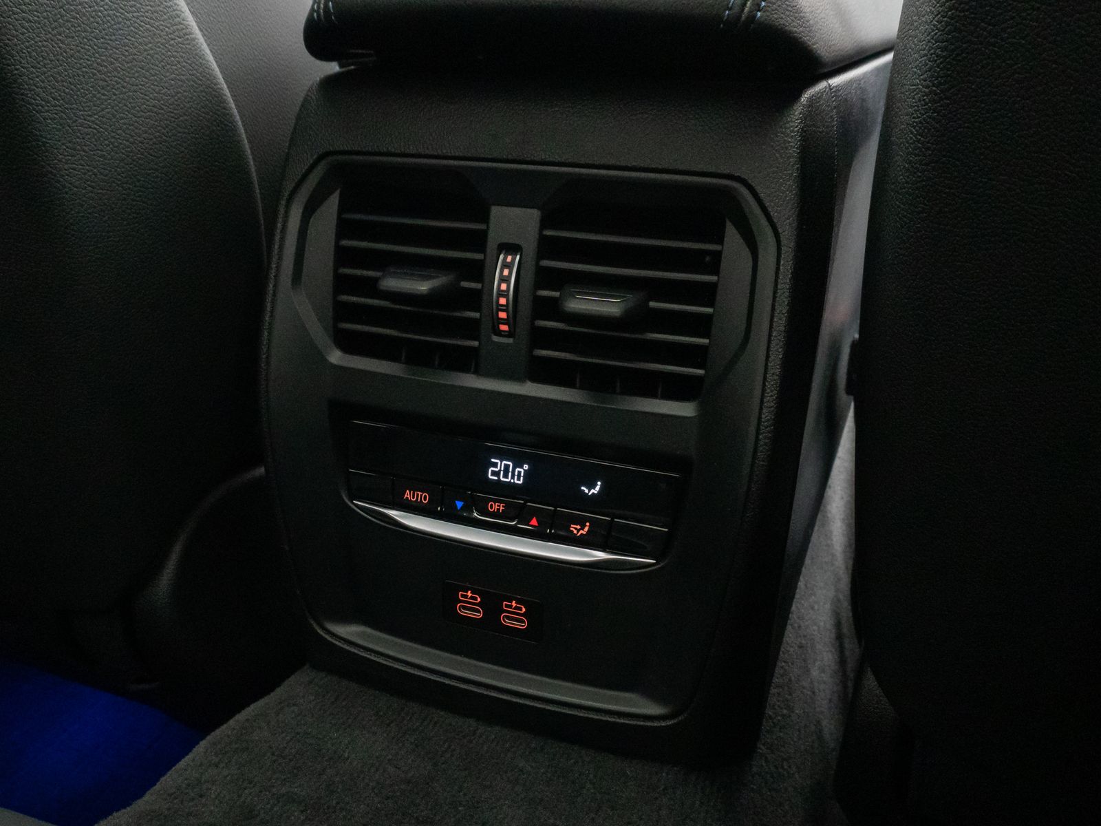 Fahrzeugabbildung BMW M440d xD Coupé 360°Glasdach HUD Laser DAB H/K