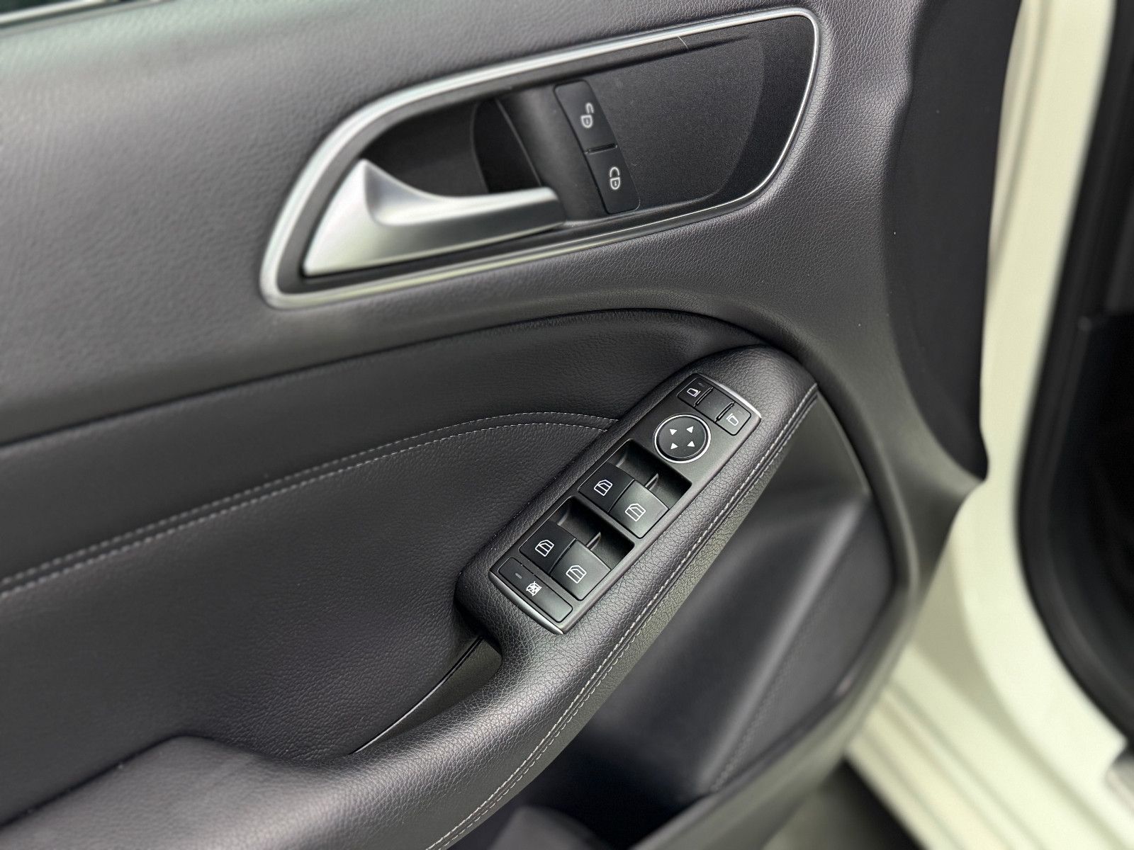 Fahrzeugabbildung Mercedes-Benz B 220 CDI |AUTOMATIK|NAVI|RF-CAM|LEDER