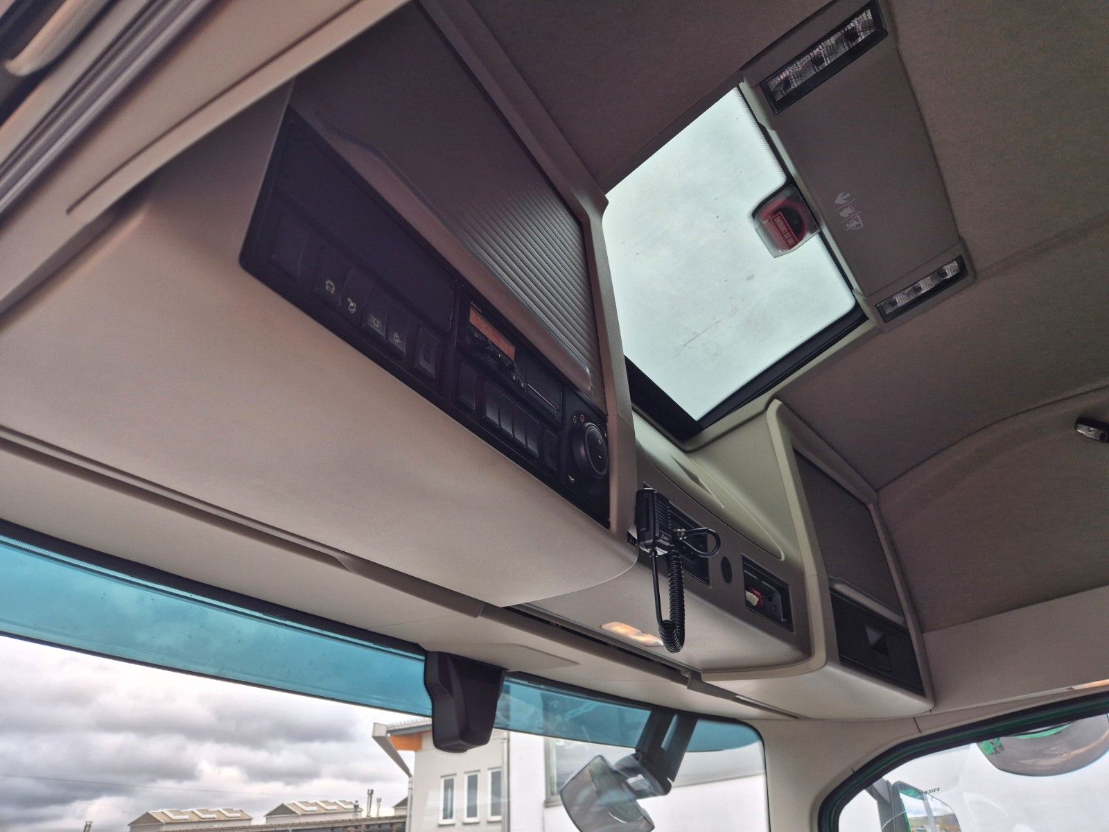 Fahrzeugabbildung Volvo FH 500 Heckkran MKG HLK341SHP Funk AHK