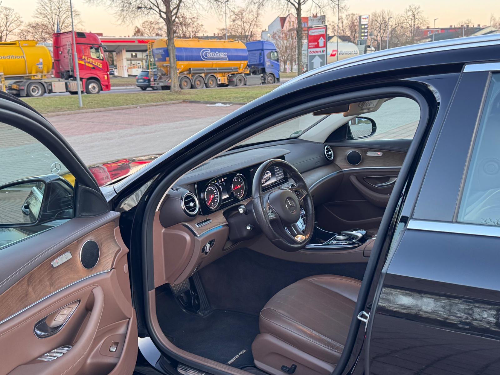 Mercedes-Benz E 220/4-Matik/TOP ZU/360cam/Luxury/8Fach Bereift