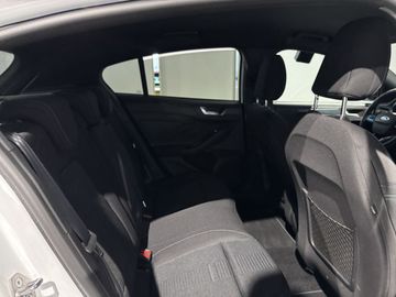 Fotografie 6 des Ford Focus 1.0 EcoBoost Start-Stopp-System ACTIVE X