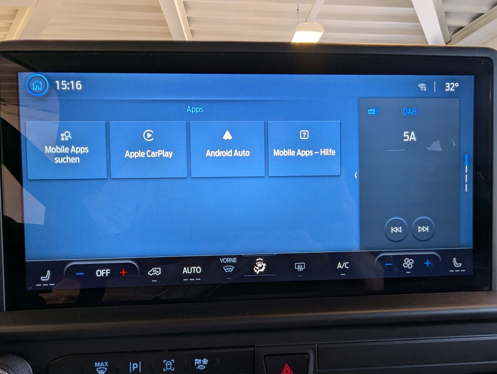 Fahrzeugabbildung Ford Transit Custom 320 L1 Navi 8-Sitze LED Kamera