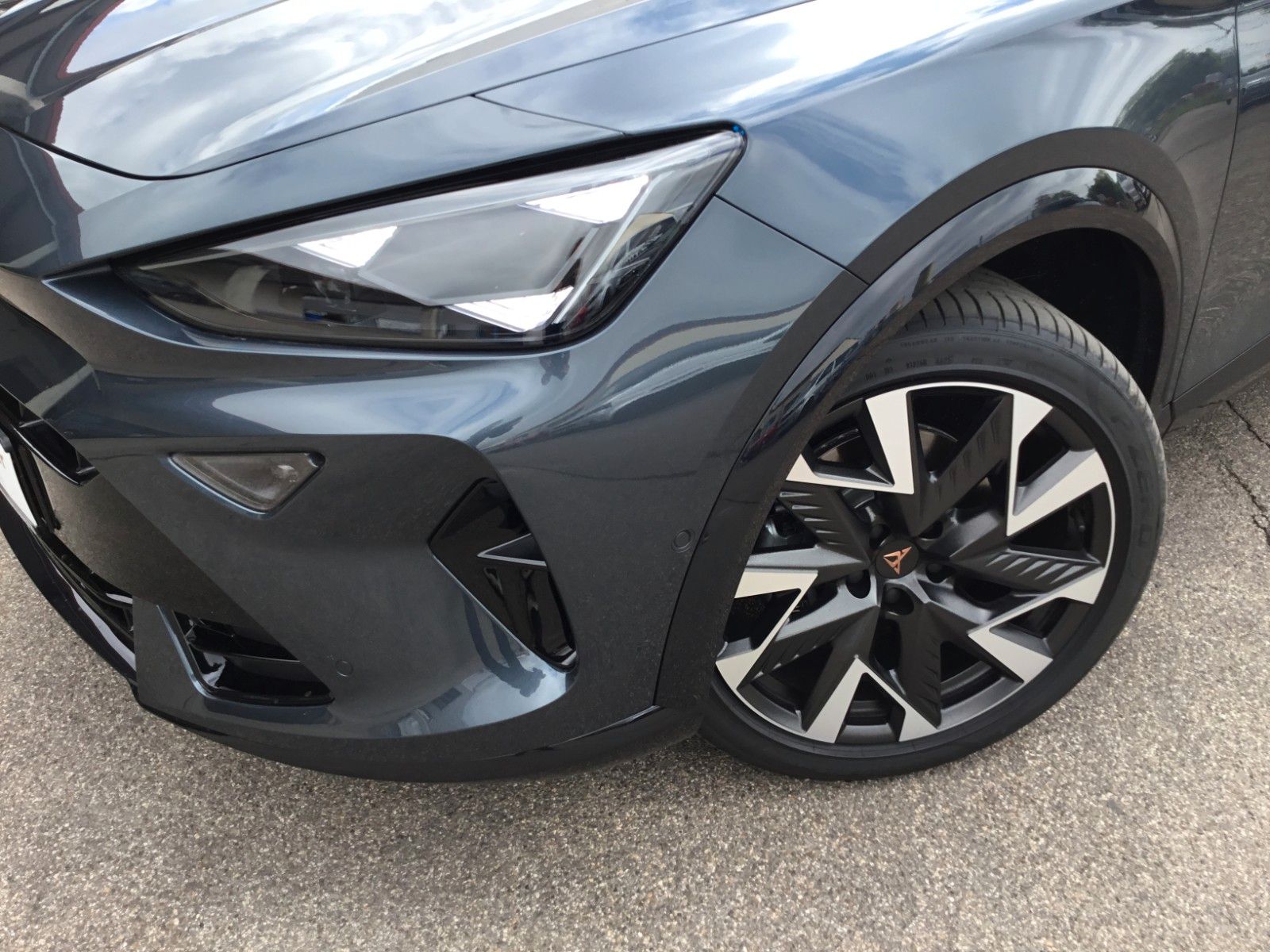 Fahrzeugabbildung CUPRA Formentor 2.0 TSI DSG 4WD+Pano+Matrix+AHK+19"