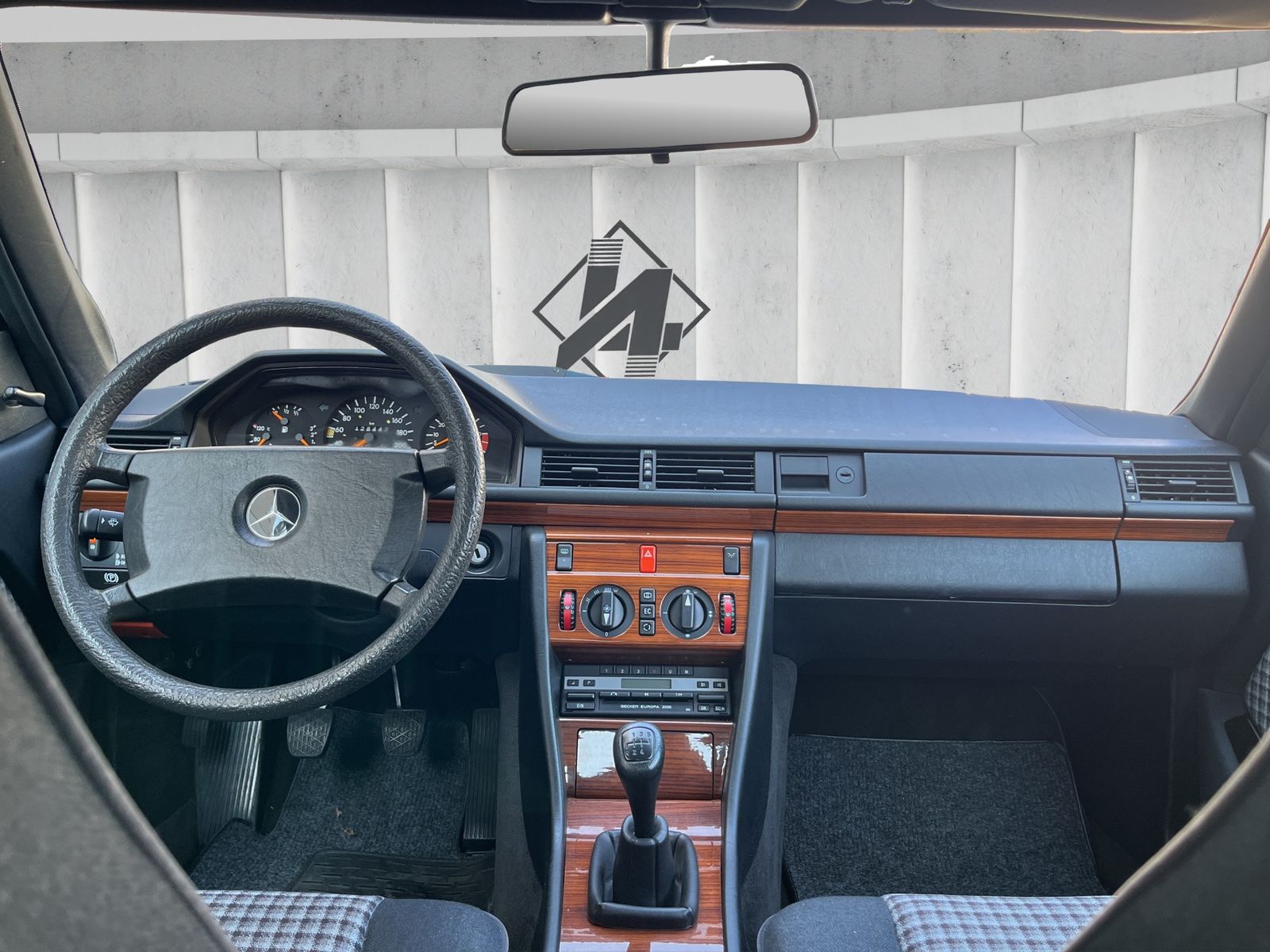 Fahrzeugabbildung Mercedes-Benz E 230 CE*W124C*1 Hand*128tkm* Guter Zustand*