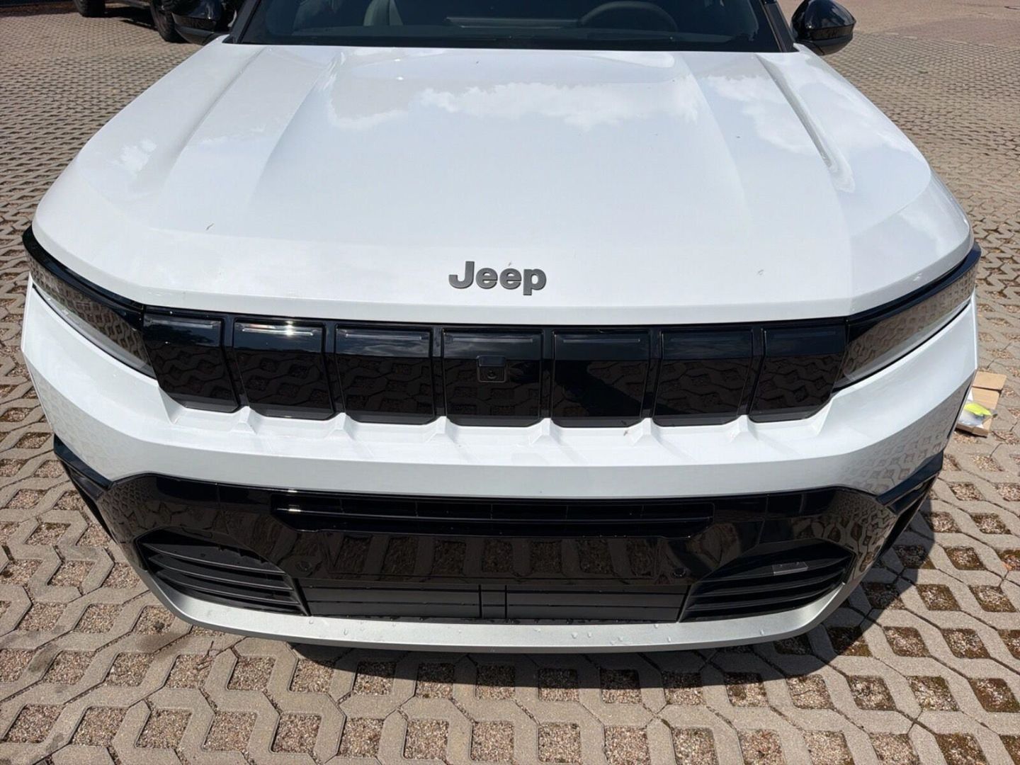 Fahrzeugabbildung Jeep Compass MY26 FIRST EDITION E-HYBRID PANO VOLL