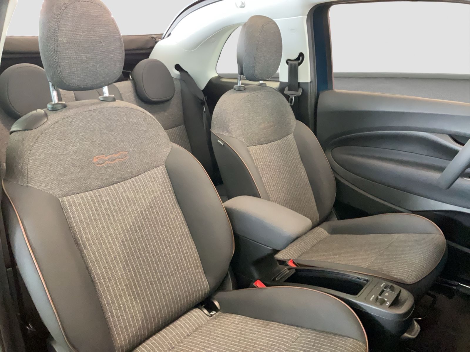 Fahrzeugabbildung Fiat 500e Cabriolet Icon + Kamera, LED, Sitzheizung