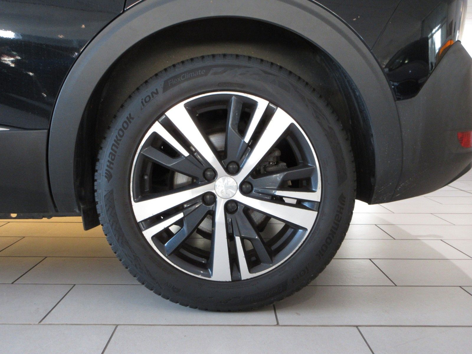 Fahrzeugabbildung Peugeot 5008 Allure 1.5D LED/NAVI/SHZ/AHK/VIRTUAL