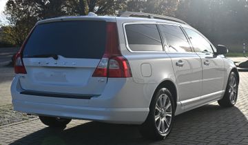Volvo V70 T5 Summum *RHD* – Bild 6