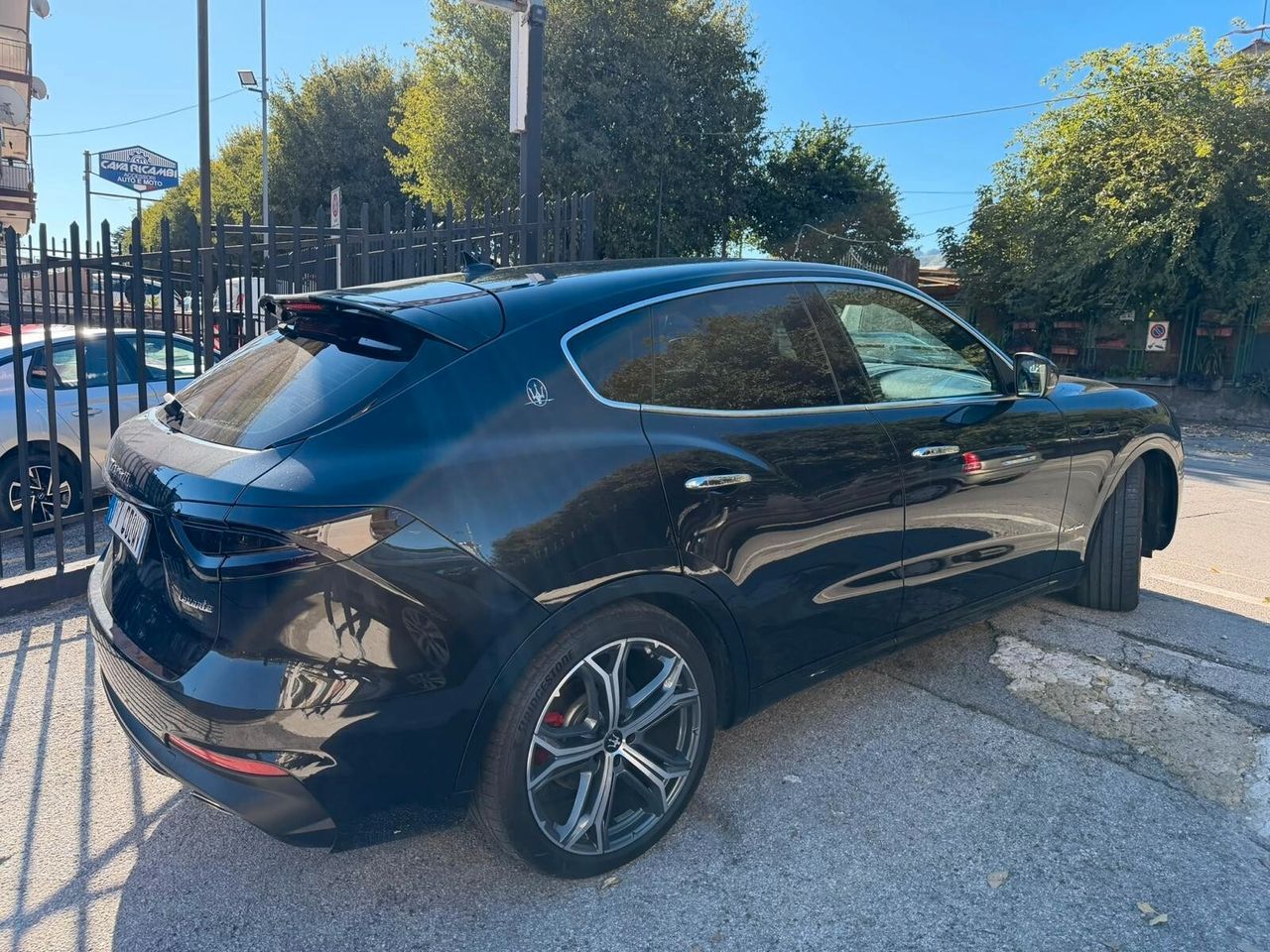 Maserati Levante V6 Diesel 275 CV AWD Granlusso imagem 3