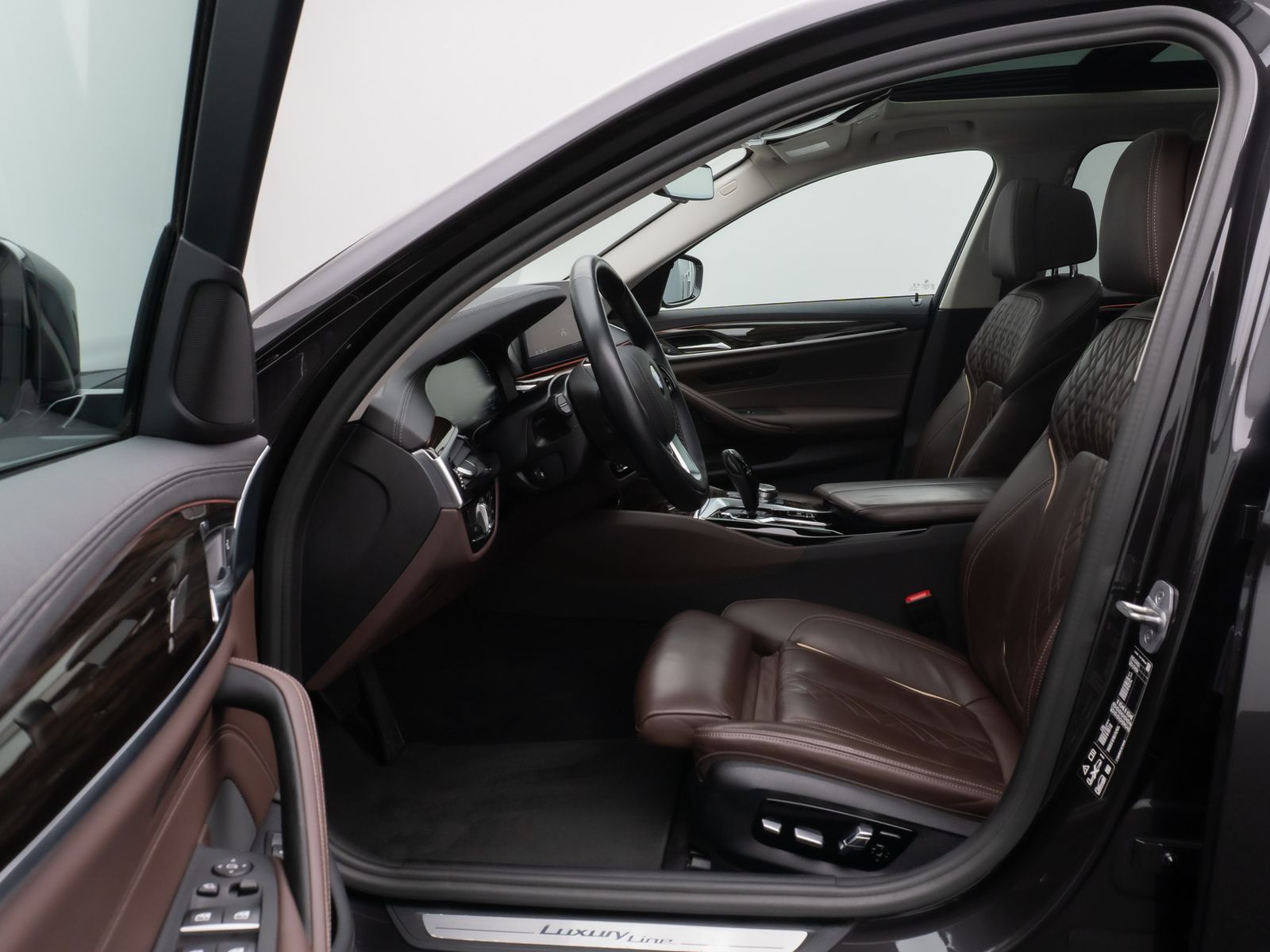 Fahrzeugabbildung BMW 530d xD Luxury Line Panorama HUD Individual 19Zl