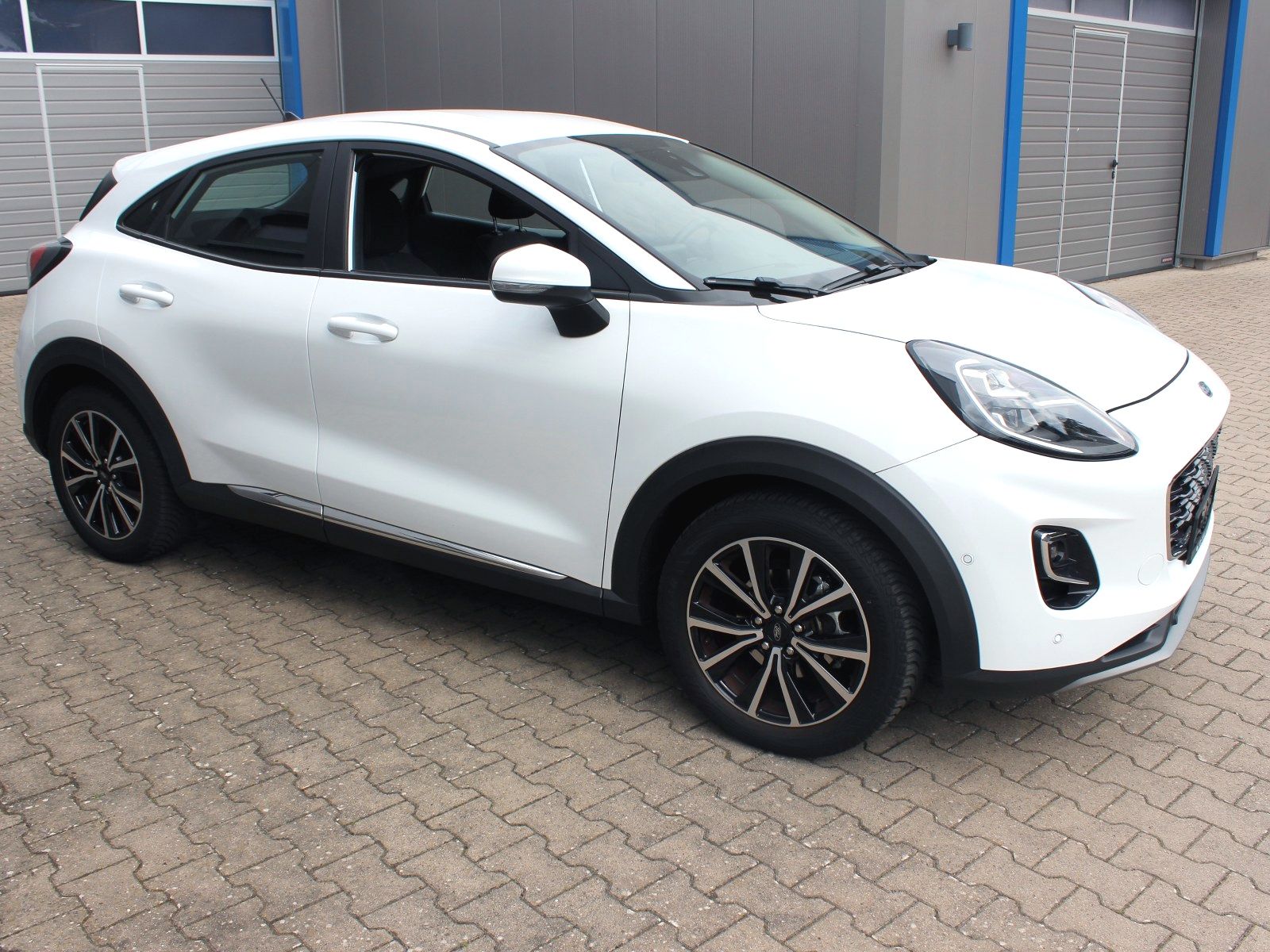 Fahrzeugabbildung Ford Puma Titanium 1,0 EcoBoost Mild Hybrid