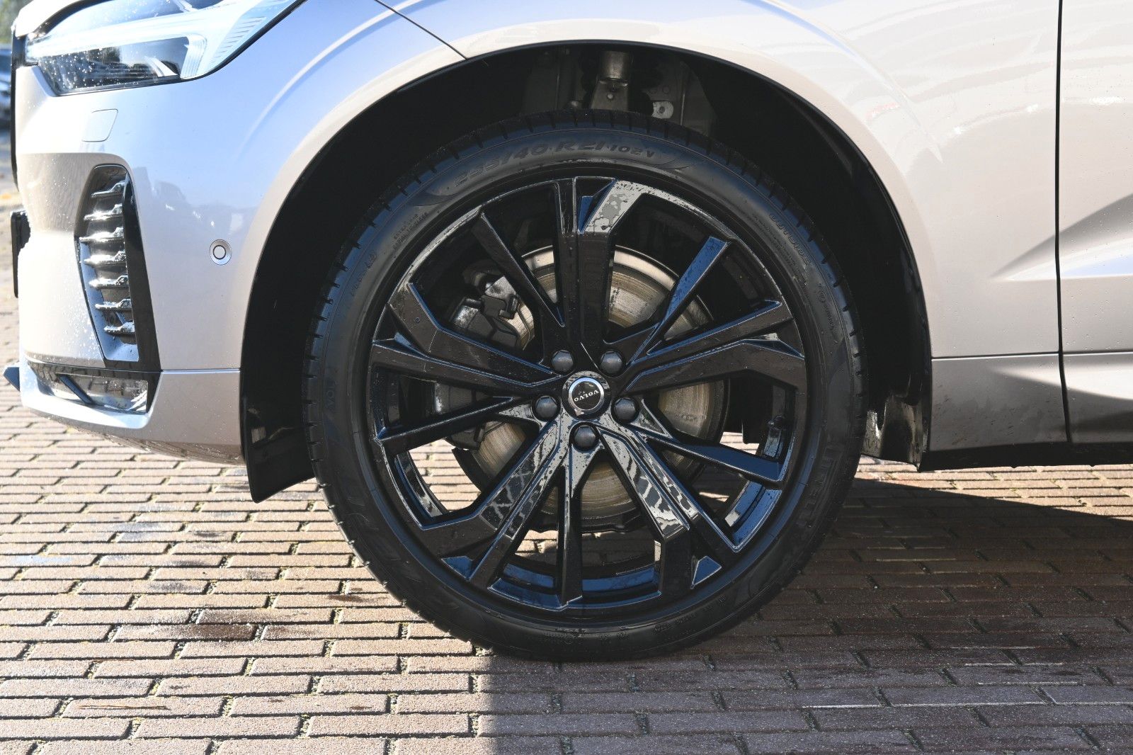 Fahrzeugabbildung Volvo XC60 B4 AWD Plus Dark*LED*PANO*STHZ*H&K*360°*AHK