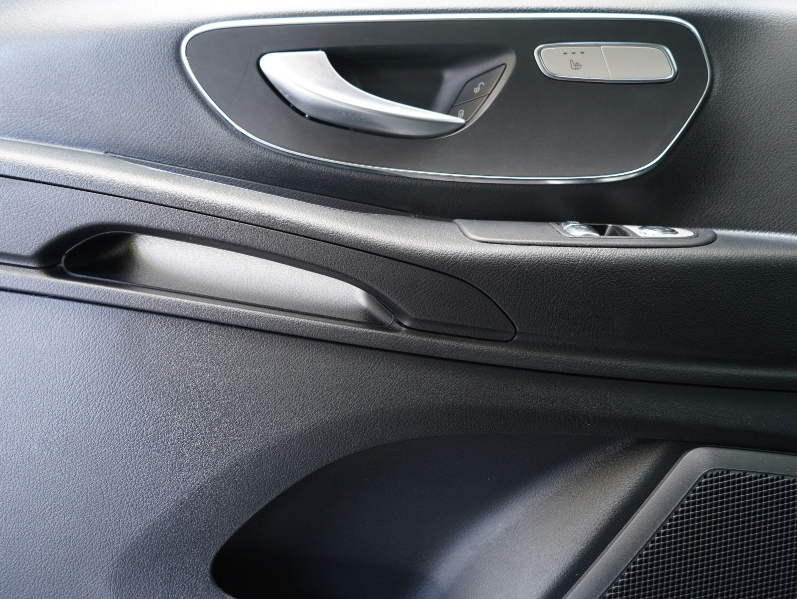Fahrzeugabbildung Mercedes-Benz Vito Tourer 119 CDI Pro 4x4 lang PÖSSL VANSTAR