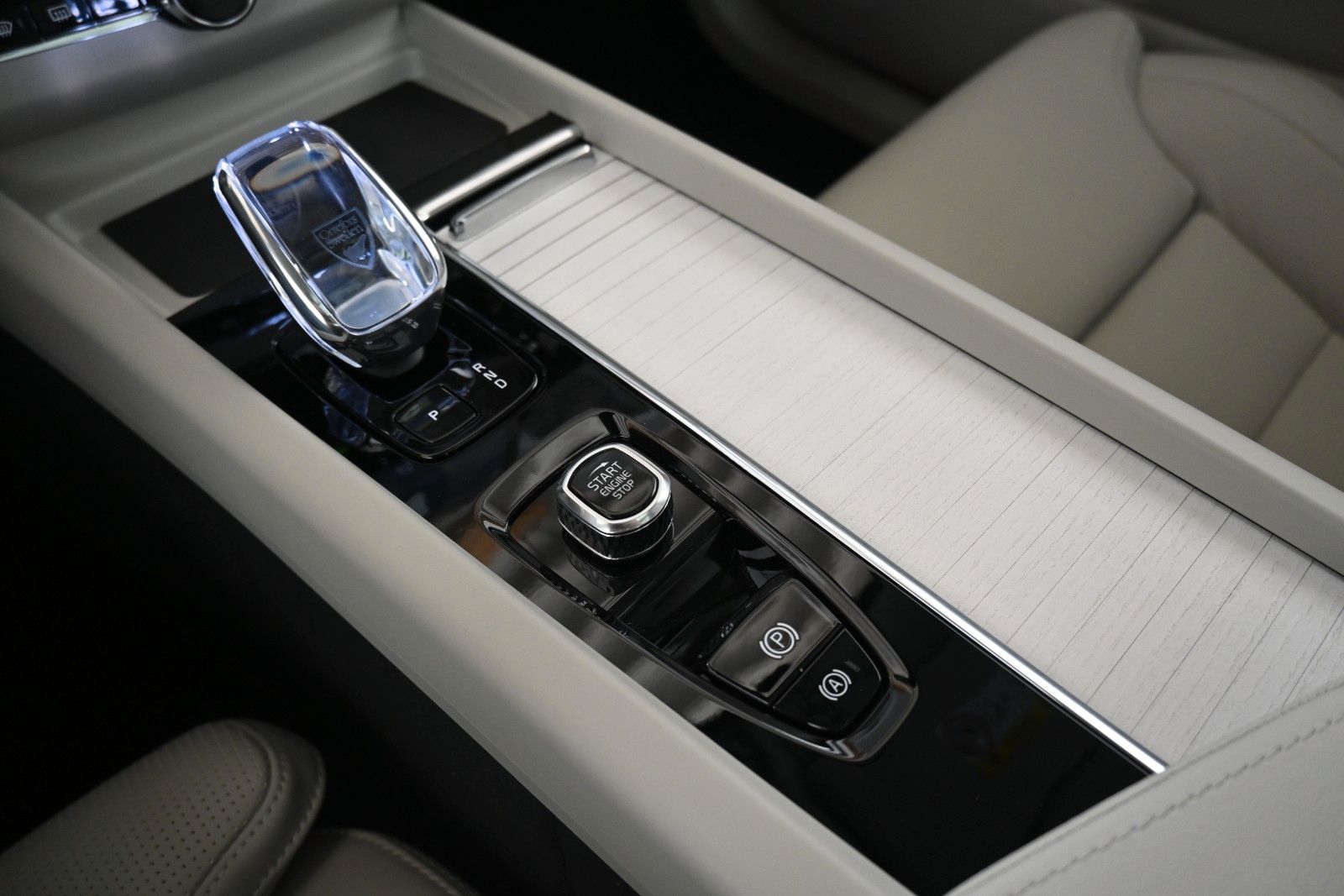Fahrzeugabbildung Volvo XC60 T8 Plug-in AWD Ultra Dark*LUFT*360°*ACC