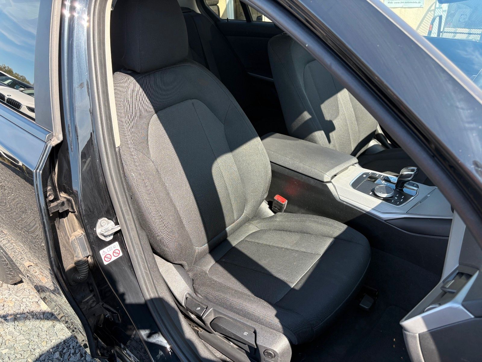 Fahrzeugabbildung BMW 320i Limo Aut. Navi 18"LMR LED 1.HAND SPORTLENK