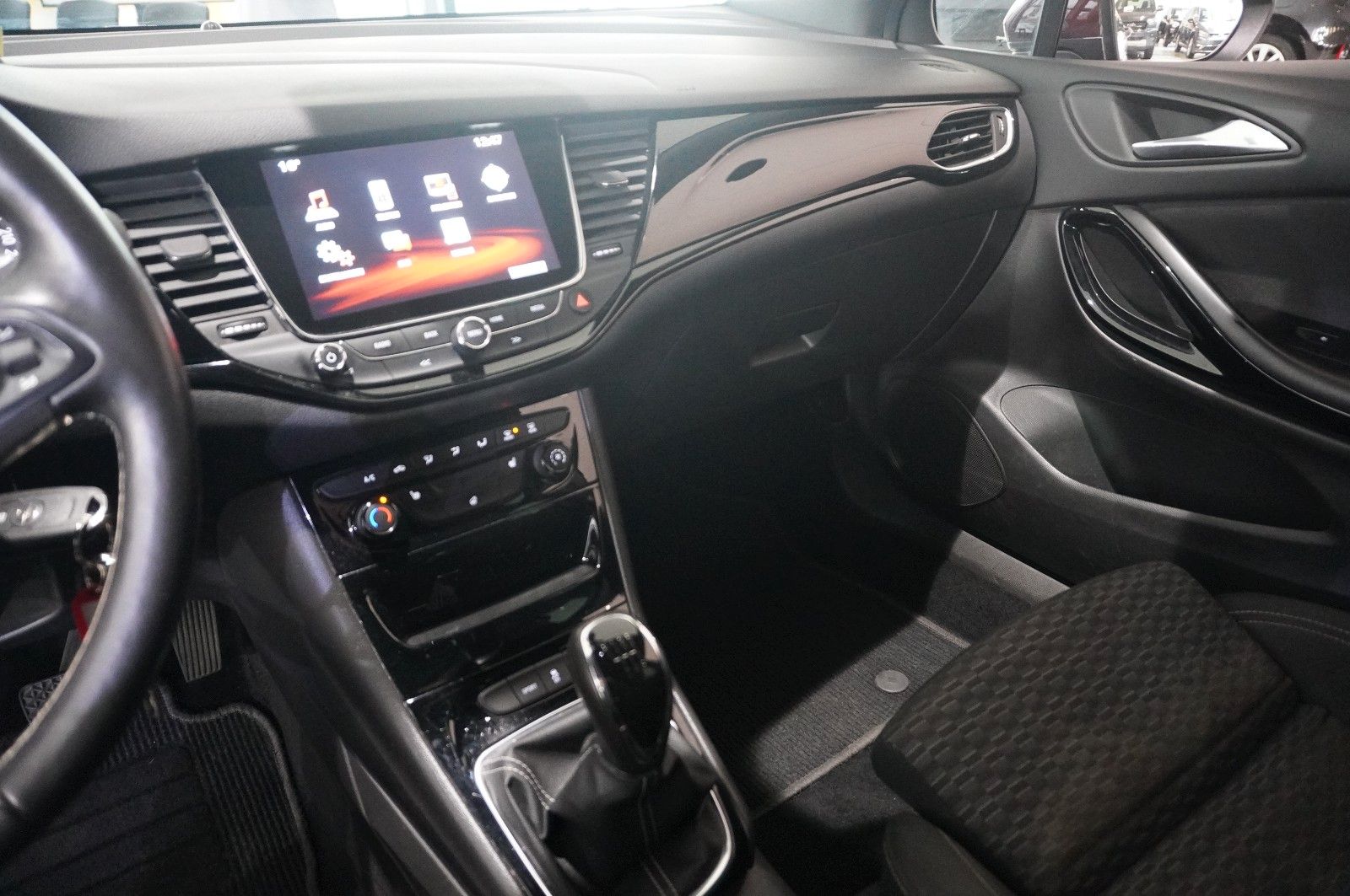 Fahrzeugabbildung Opel Astra K ST 1.4T DYNAMIC NAVI/LED/KAMERA/SPORT/SH