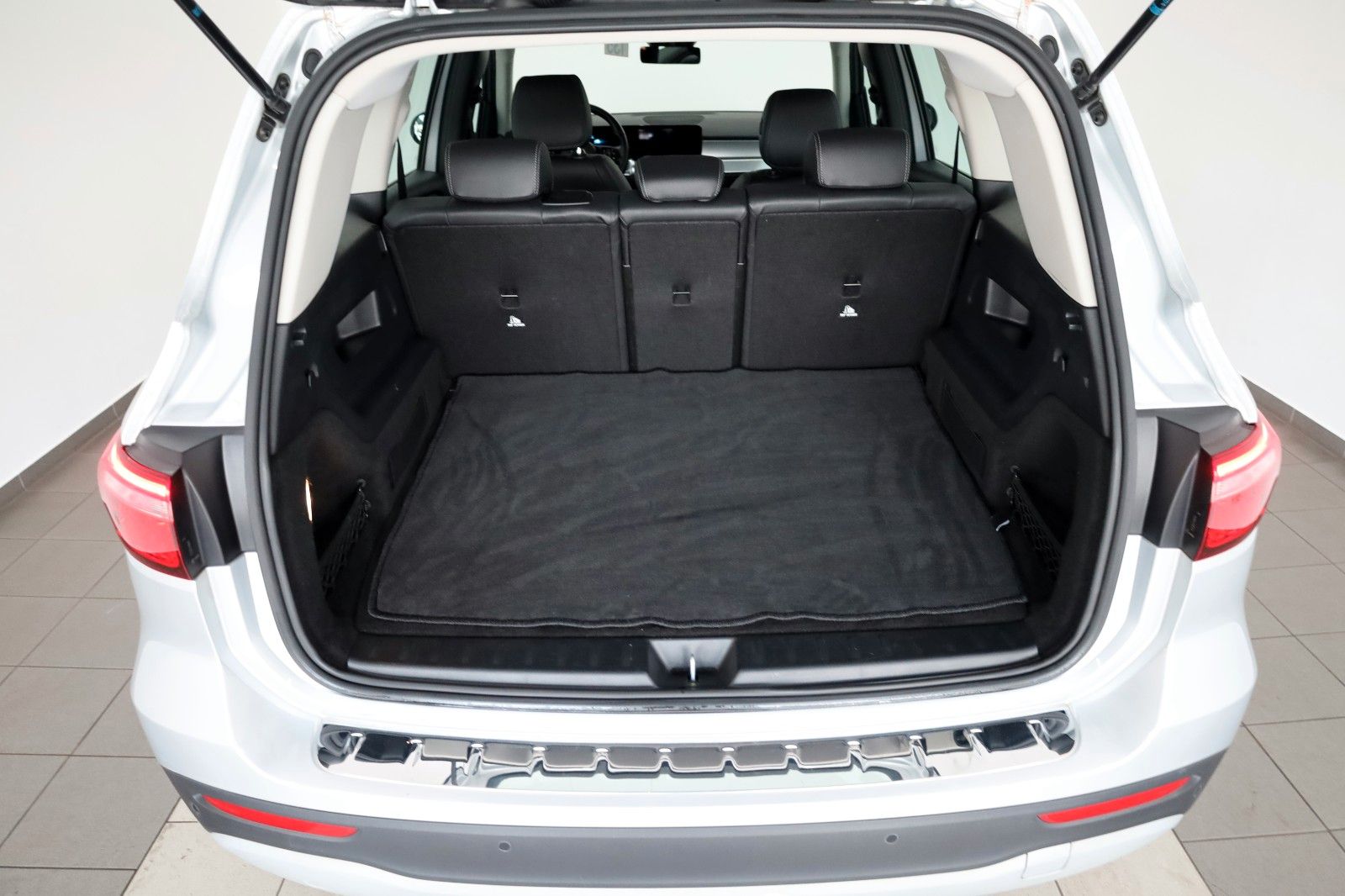 Fahrzeugabbildung Mercedes-Benz GLB 200d T.Leder,Navi,LED,SH,Park Paket,Kamera