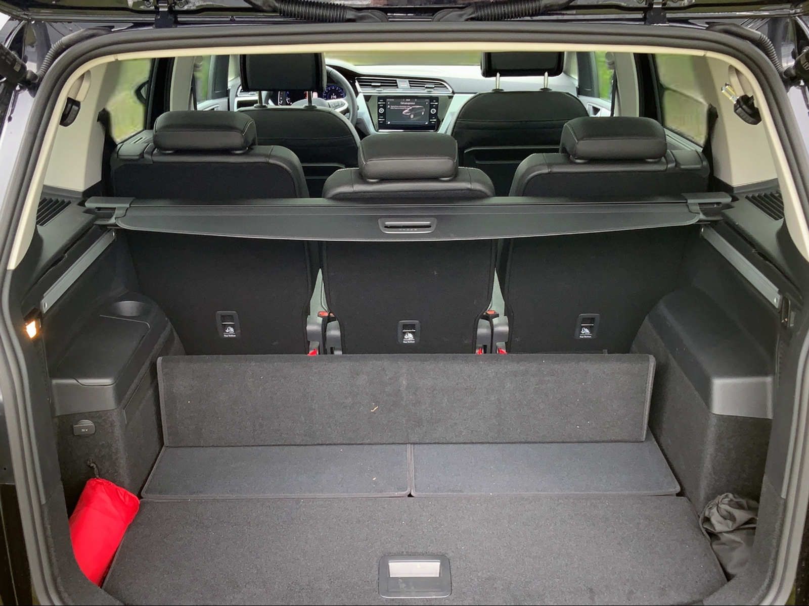 Touran 1,5 TSI IQ-Light, STHZ, PANO, NAVI, RFK.