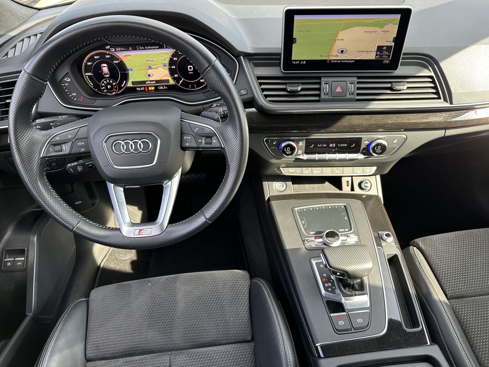 Fahrzeugabbildung Audi Q5 50 TFSI e Quattro S-Line NAV+LED+LUFTFAHRWERK