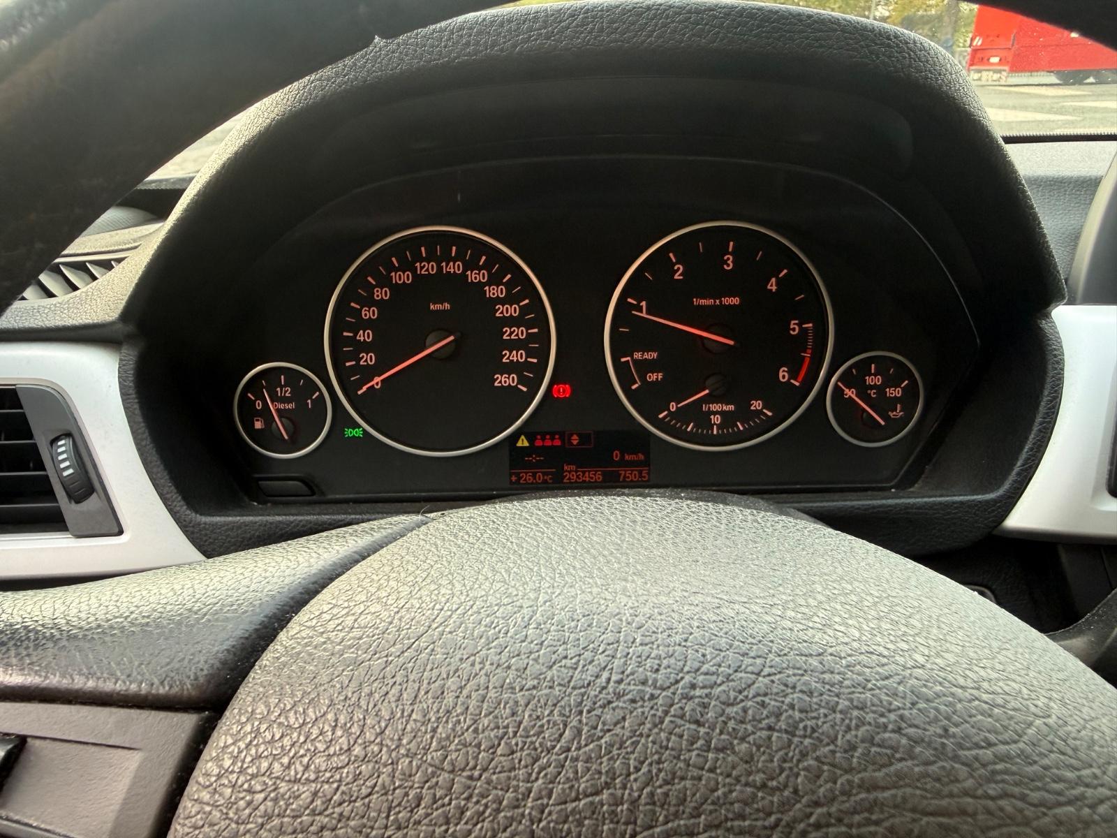 BMW 318 2013 — photo 8