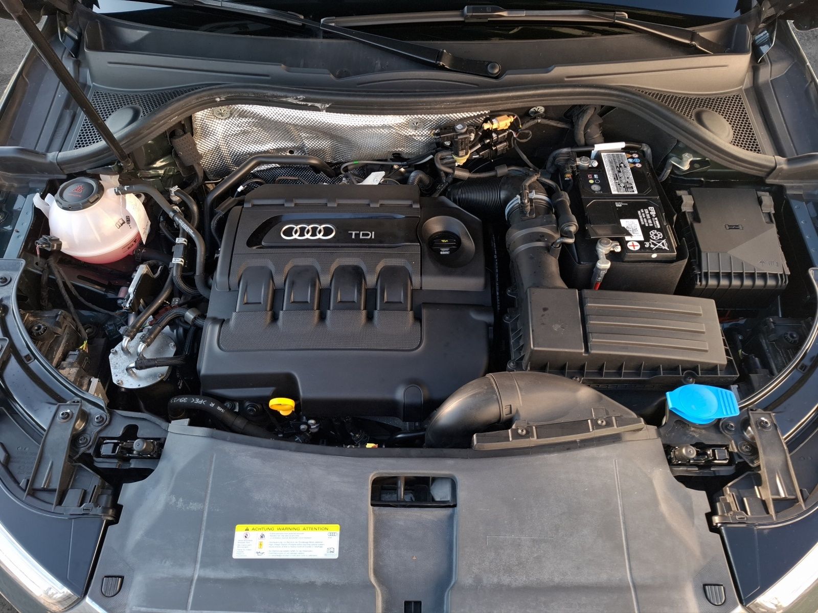 Fahrzeugabbildung Audi Q3 TDI LED AHK GRA PDC SH LM