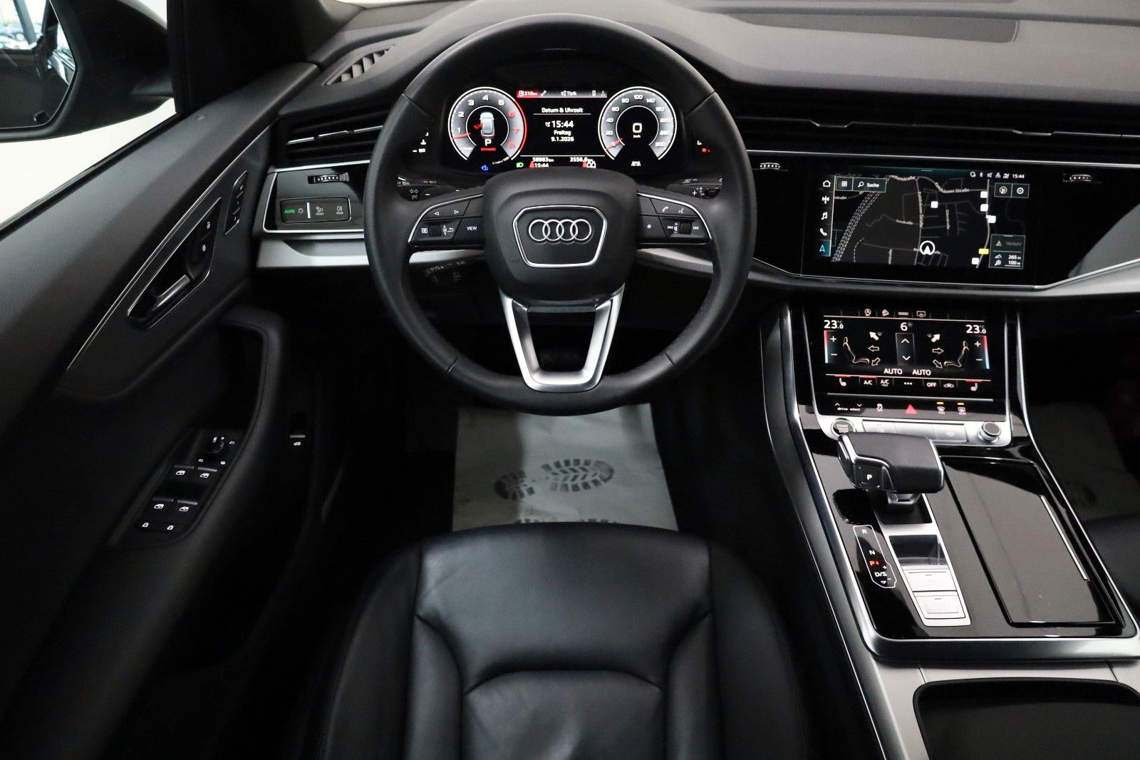 Fahrzeugabbildung Audi Q8 55 TFSI quattro, Navi,SH,Kamera,Panorama,B&O