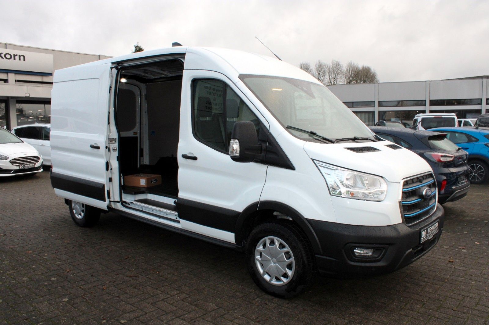 Fahrzeugabbildung Ford e-Transit 350 L3H2 TREND ELEKTRO + Technologie P