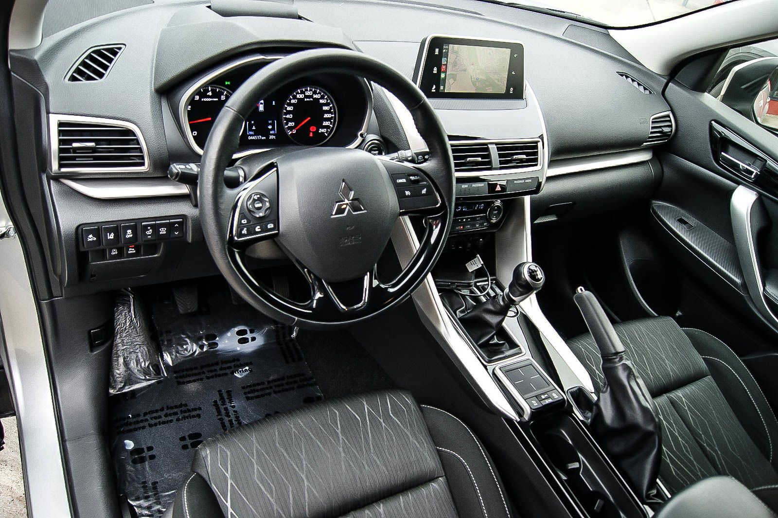 Fahrzeugabbildung Mitsubishi Eclipse Cross Intro Edition2WD 1HAND LED HEAD-UP