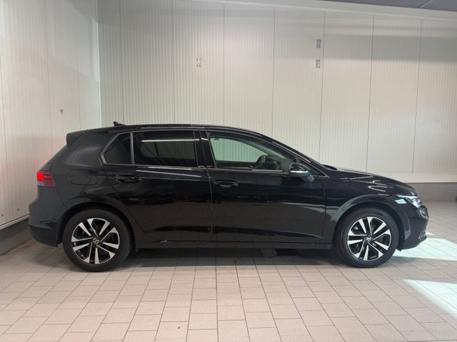 Golf VIII Life 1.5 TSI AHK STNDHZG LED