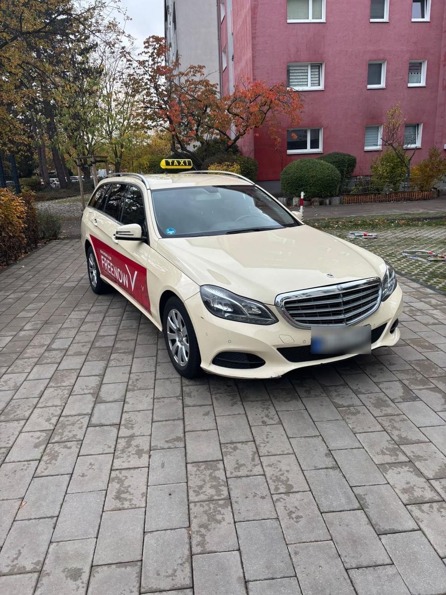Mercedes-Benz E200 2015 — rear view
