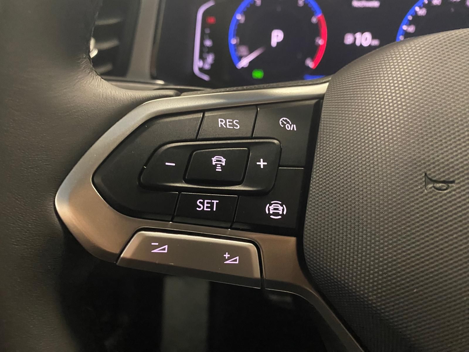 Fahrzeugabbildung Volkswagen Golf Variant 2.0 16V T FSI R BMT/Start-Stopp 4Mo