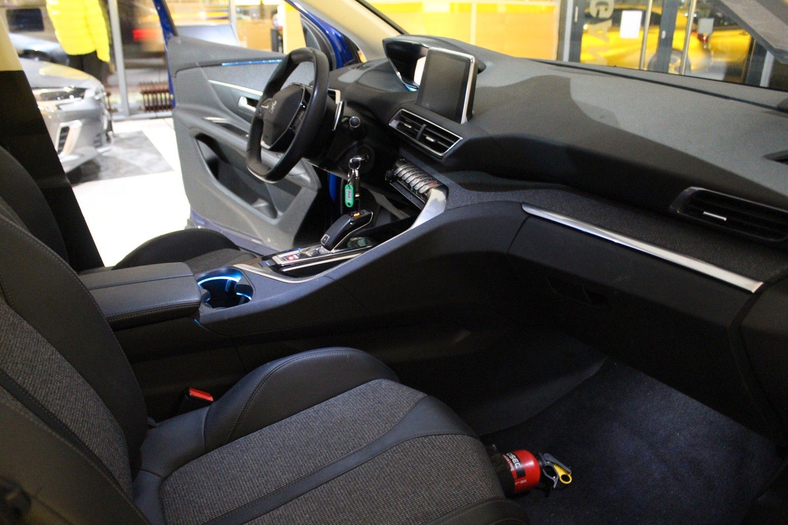 Fahrzeugabbildung Peugeot 3008 Allure 1.5D NAVI/LED/SHZ/PDC/T-LEDER/TEMPO