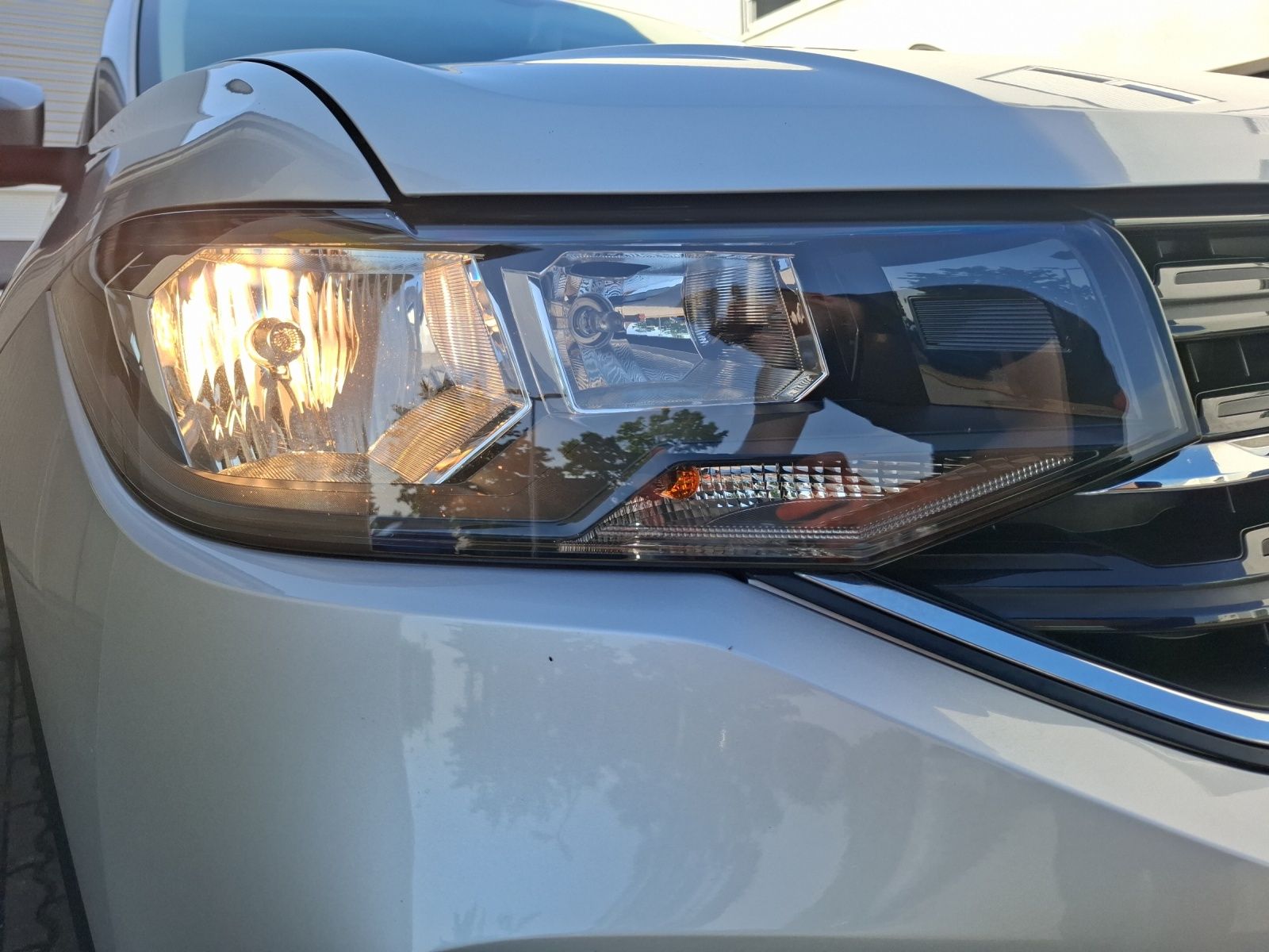 Fahrzeugabbildung Volkswagen T-Cross TSI Life AHK AID Climatronic ACC RFK SH