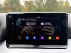 Fahrzeugabbildung Seat Arona FR 1.0 TSI 116 PS Navi Sitzh LED Alu PDC