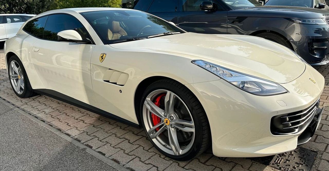 FERRARI GTC4Lusso
