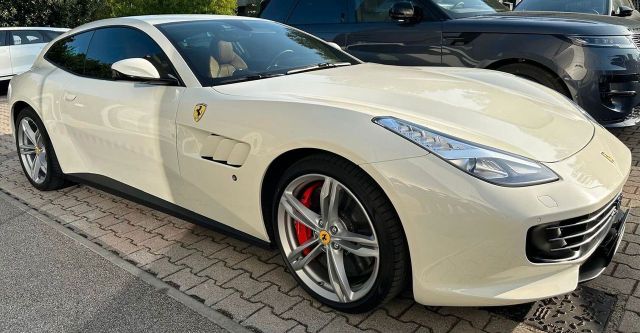 FERRARI GTC4Lusso