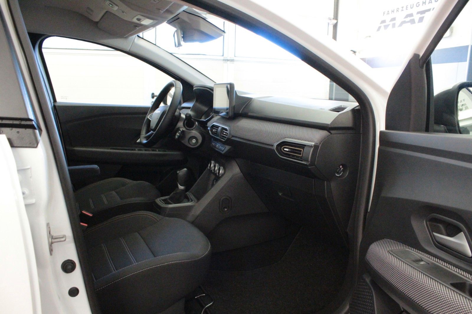 Fahrzeugabbildung Dacia Sandero TCe 90 Stepway auto Expression*Winterp.*